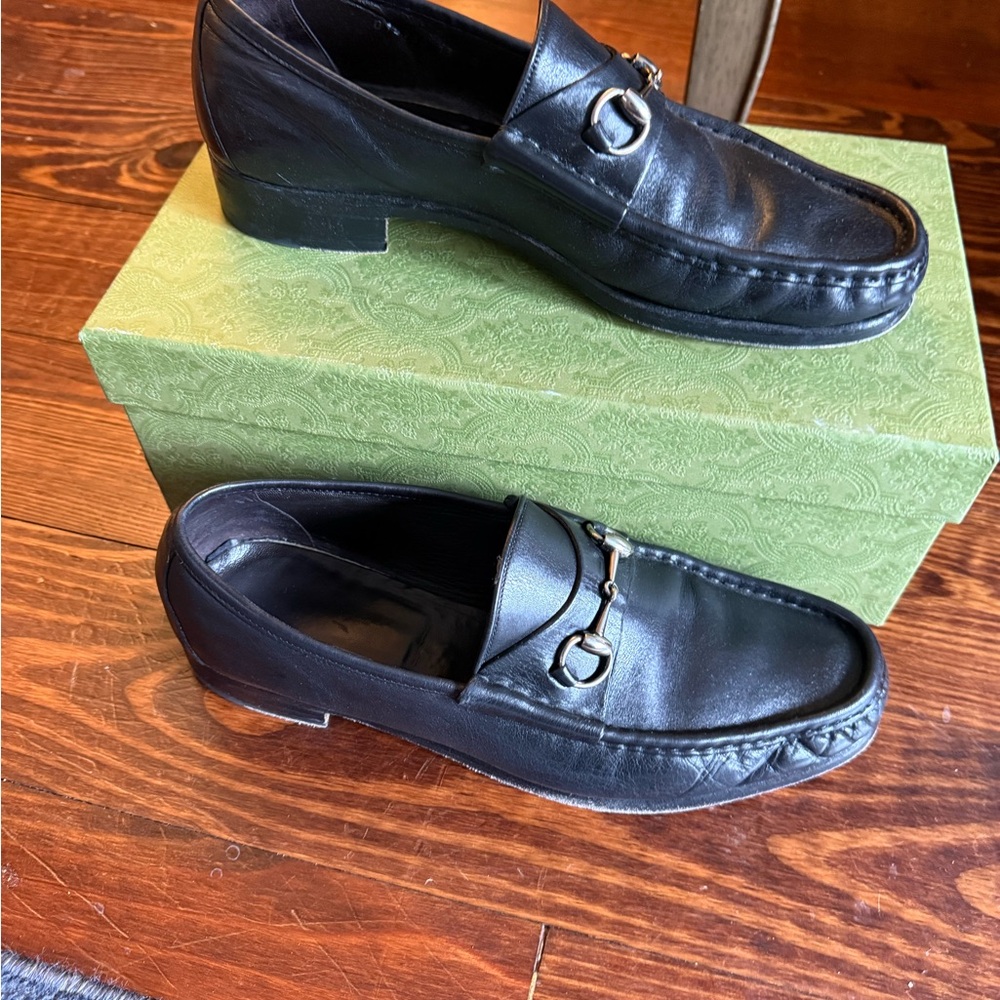 Gucci 1955 Black Leather Horsebit Loafers with Sleek Design - Picture 5 of 11